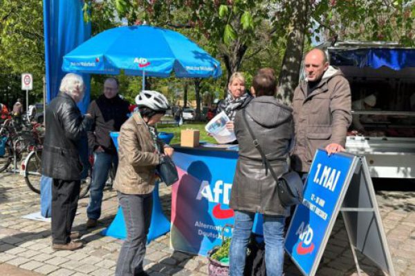 AfD Infostand Landtagswahl Matthias Rentzsch